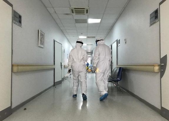 İnfeksionistdən həyəcan təbili: “Digər xəstəliyi olmayan gənclər də koronavirusdan ölür”