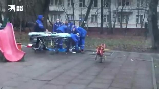 Врачи полчаса реанимировали мальчика, которого ударил палкой брат - ВИДЕО