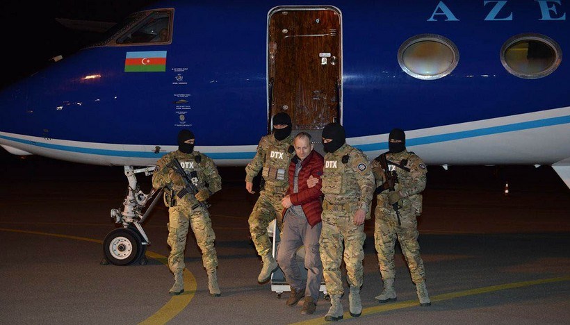 Bloger Aleksandr Lapşin Azərbaycana ekstradisiya edilib - FOTO - VİDEO