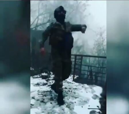 Cəbhədəki əsgərin BU RƏQSİ izləmə rekordu qırdı -VİDEO
