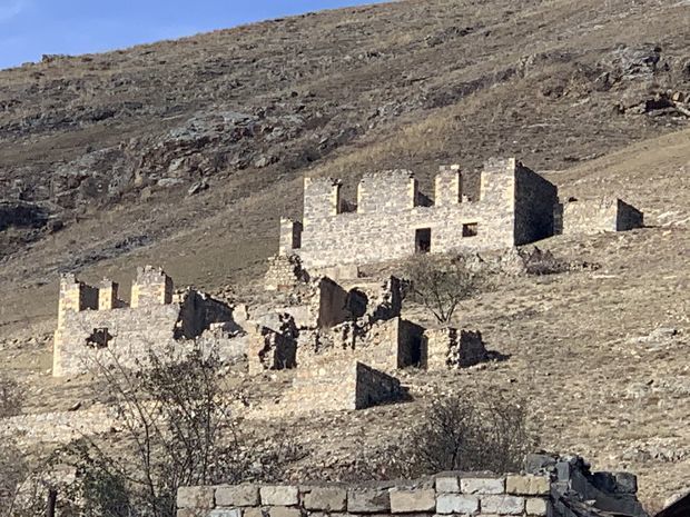 Amnesty International: Некоторые могилы на кладбище в Кельбаджаре разрушены недавно - ФОТО