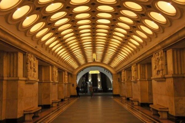 Sərnişin metroda ATƏŞ AÇDI