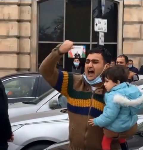 Bakı sakininin bu görüntüsü HƏR KƏSİ KÖVRƏLTDİ - VİDEO