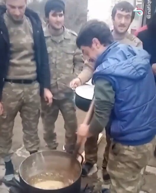 Əsgərlərimiz Şuşada HALVA BİŞİRDİLƏR- VİDEO