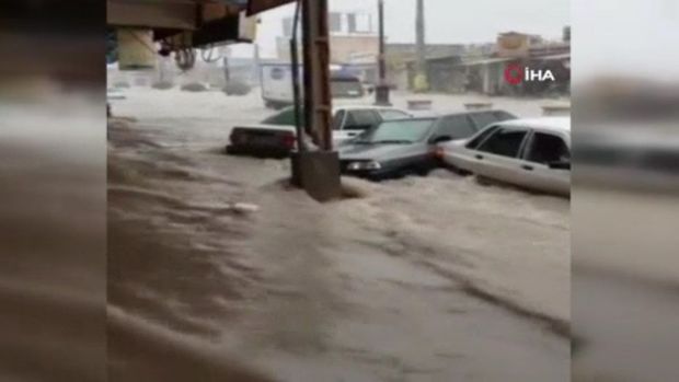 İranda sel fəlakəti: Yeddi nəfər öldü, yüzlərlə yaralı var