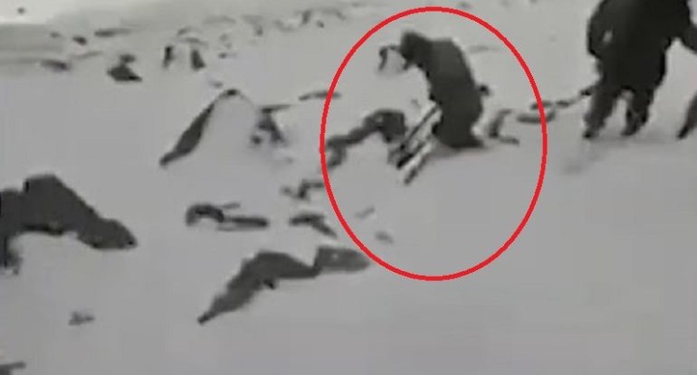 Hərbçilərimizin nəşi qarın altından çıxarılıb - VİDEO