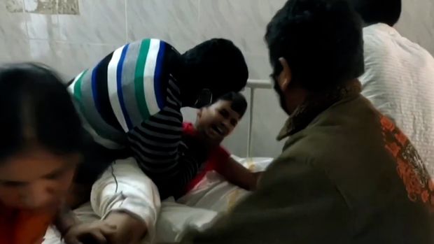 Hindistanda təşviş: Naməlum xəstəliyə yoluxanların sayı üç dəfə artıb - VİDEO