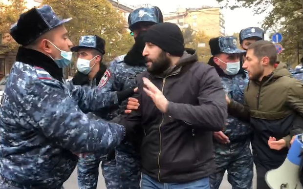 Ermənistanda Paşinyana qarşı itaətsizlik aksiyası başladı: Yeraltı və yerüstü yollar bağlandı - VİDEO