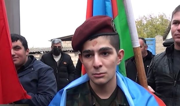 Qazimiz qələbənin verdiyi qürurla geri döndü – VİDEO