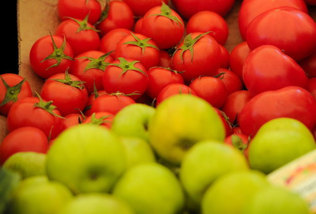 РИА Новости: В Баку удивлены запрету поставок томатов в Россию