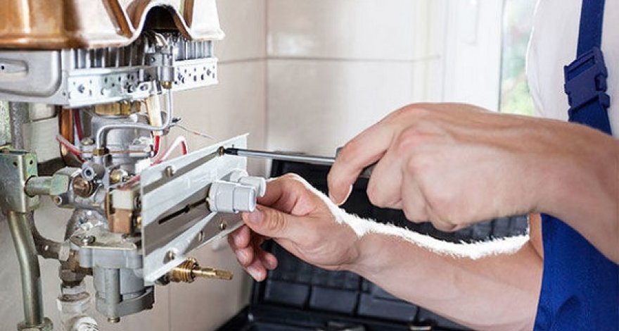 В Баку в жилом доме прогремел взрыв