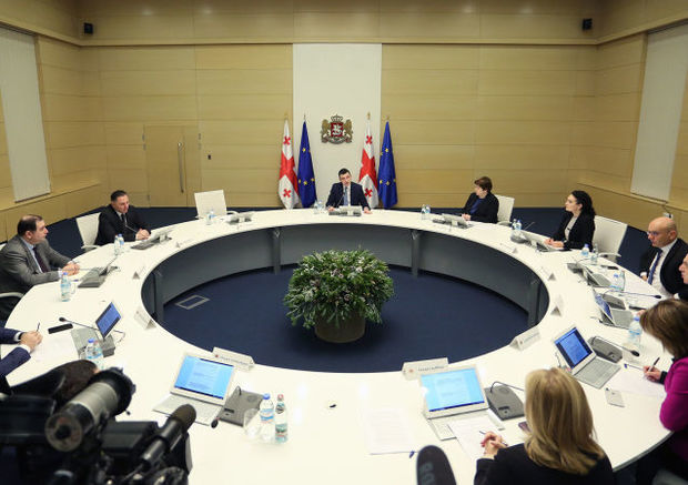 Gürcüstanda hökumət tam tərkibdə istefa verdi