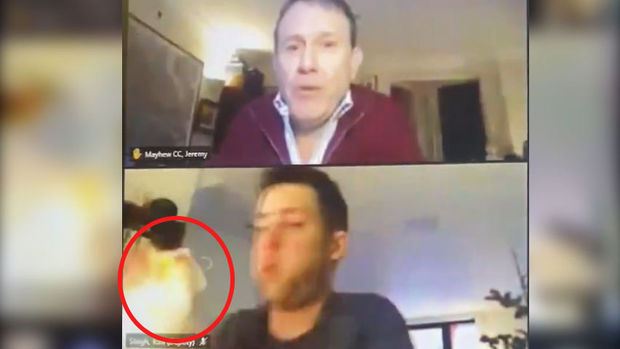 Siyasətçi onlayn konfrans zamanı təsadüfən özünü yandırdı - VİDEO