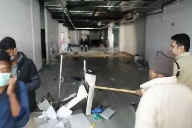 “Apple” zavodunun işçiləri ixtişaşlar törətdilər - VİDEO