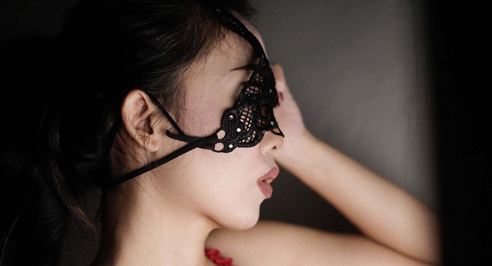 BİABIRÇILIQ: Nişanlısı gənc qadına bacısı ilə xəyanət etdi - 