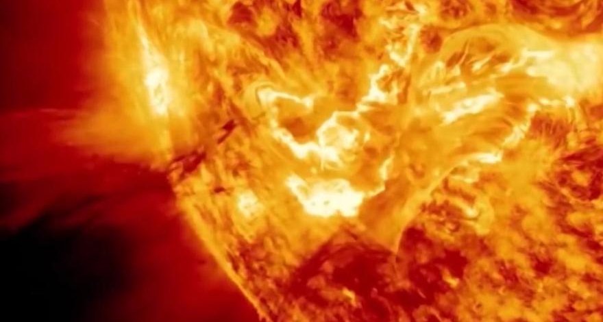 Ученые ожидают сильнейшую за 300 лет магнитную бурю - ВИДЕО