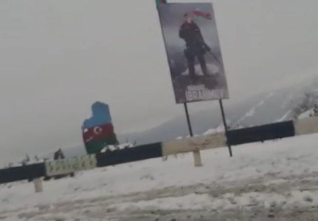 Düşmənin sipər kimi istifadə etdiyi daşın yanında Mübariz İbrahimovun şəkli ucaldıldı - FOTO