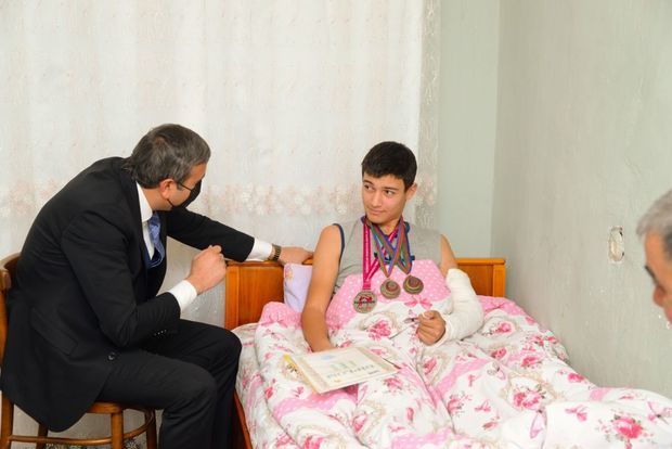 Трудоустроены отец и брат героя Отечественной войны - ФОТО