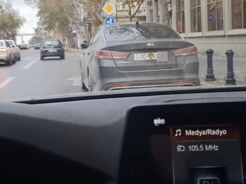 Bakıda sürücüdən qəribə addım - Cərimələnməsin deyə... - FOTO