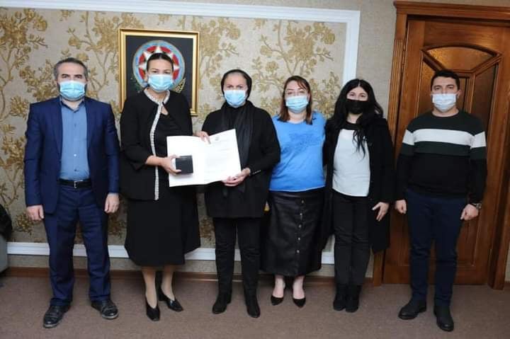 Qənirə Paşayeva qəhrəman şəhidimiz Rəşad Ələkbərovun anası ilə görüşüb