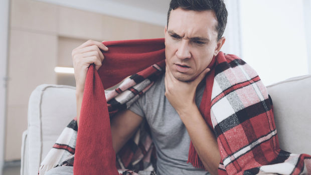 Названы симптомы рака горла