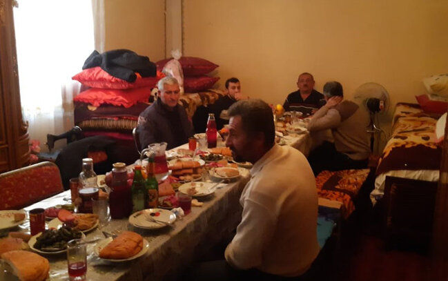 Yataq otağında TOY MƏCLİSİ: Polis müdaxilə etdi - VİDEO