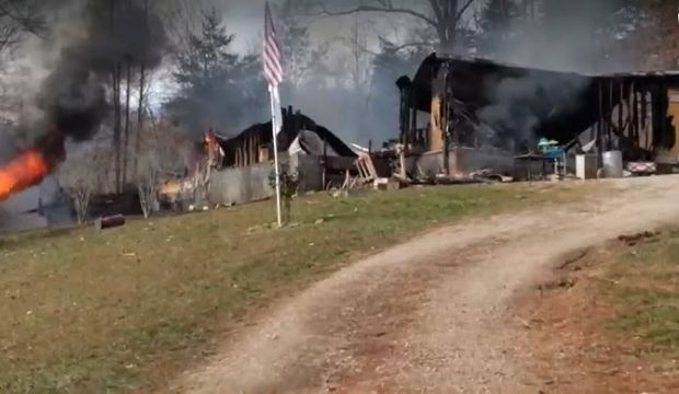 Azyaşlı oğlan iki yaşlı bacısını yanğından xilas etdi