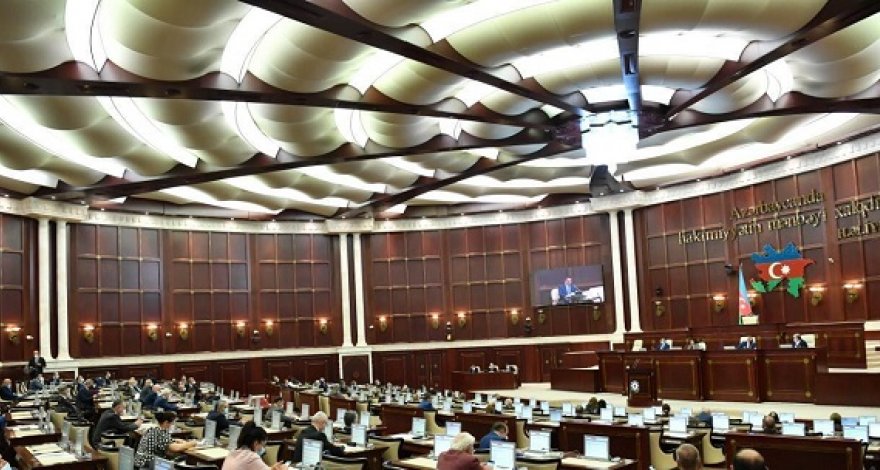 Началось заседание Милли Меджлиса - ОБНОВЛЕНО