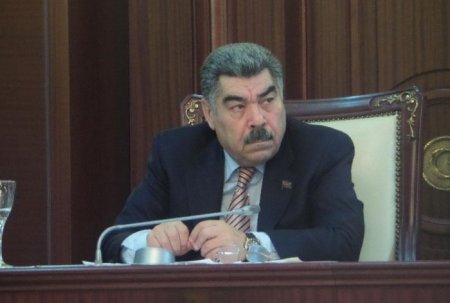 Atasına qızıldan heykəl qoyduran başçının şübhəli tender ortaqları - İLGİNC