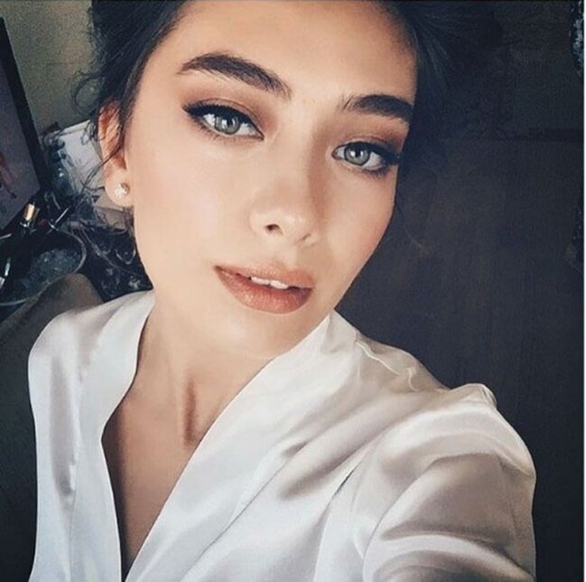 Neslihan Atagüldən EHTİRASLI POZLAR - FOTO