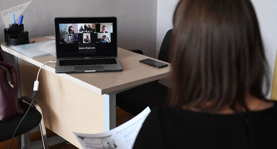 Azərbaycanda ONLAYN dərs zamanı BİABIRÇILIQ - FOTOFAKT