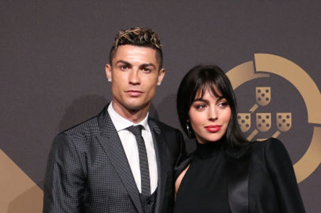 Ronaldo ilə Corcina Milad Bayramını yataq geyimində qarşıladı - FOTO