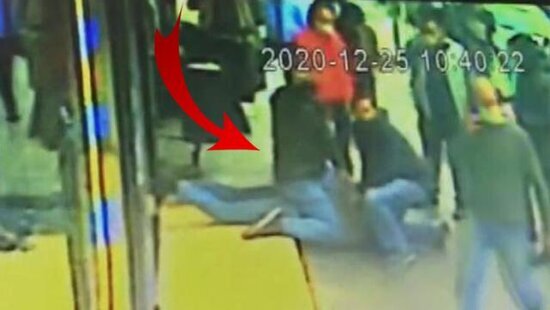 Qızıl mağazasında satıcı BIÇAQLANDI