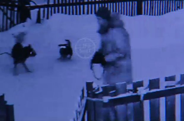 Arvadının sevgilisini zəncirlədi - VİDEO