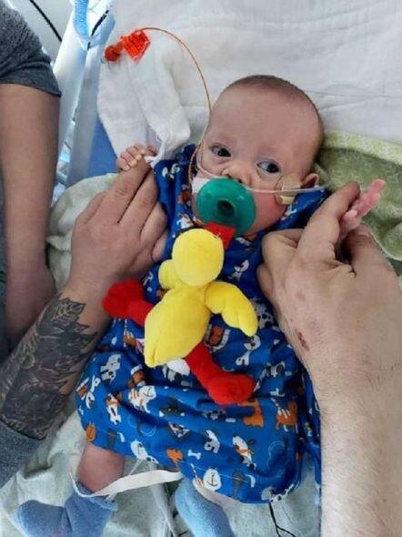 Tibbdə möcüzə: 21-ci həftədə 500 qram doğulan körpə sağ qaldı - FOTO