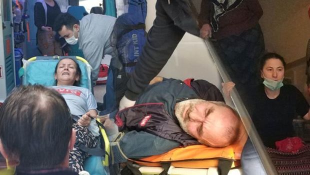 Qızlarının qızıllarını istəyən qudalarını güllələdi