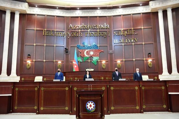 Payız sessiyasının son iclasında deputatlar nələri müzakirə edəcək?