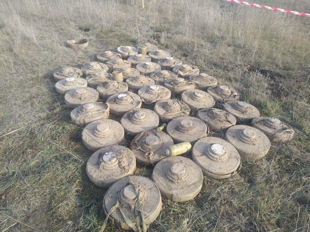 Cəbhəboyu ərazilərdə yüzlərlə mina və partlamamış hərbi sursat tapıldı - FOTO