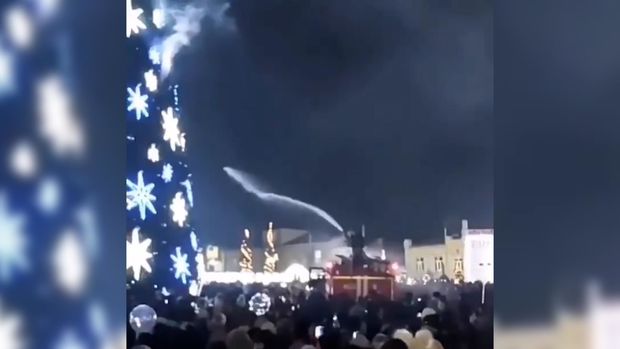 Dərbənddə qurulan nəhəng yolka alışıb yandı – ANBAAN VİDEO