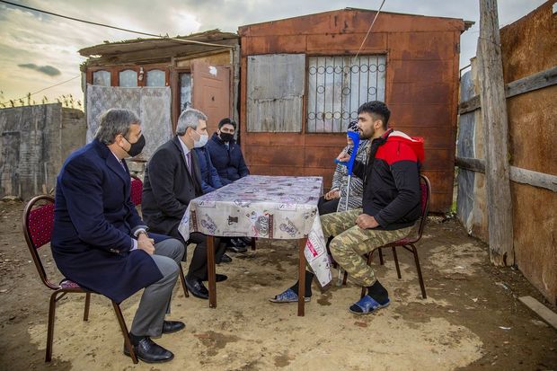 Nazirlik daha bir qazinin ailəsini mənzillə təmin etdi - FOTO