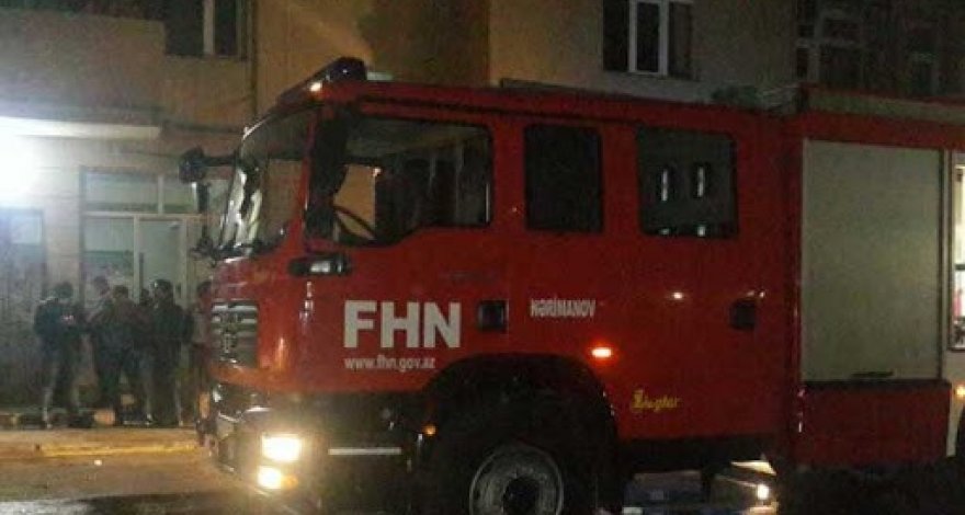В Баку в жилом здании произошел пожар, жильцы эвакуированы
