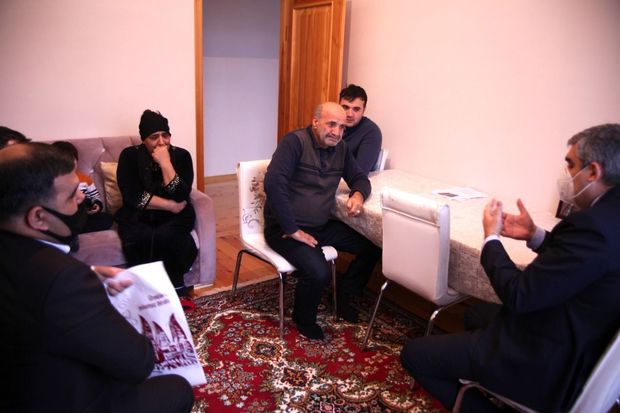 Daha bir şəhid ailəsinə təqaüd kartı təqdim edildi - FOTO