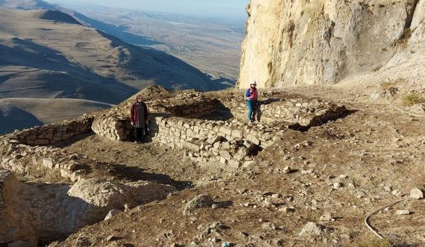 Beşbarmaq qalasının dörd qala bürcündən ikisi aşkarlandı - FOTO