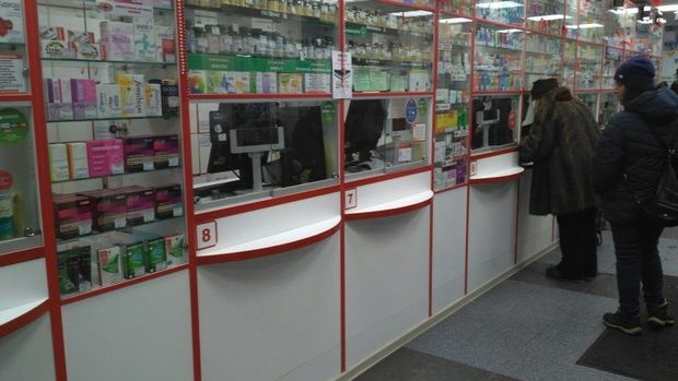 Мужчина умер в аптеке, куда пришел за лекарствами от COVID-19 - ВИДЕО