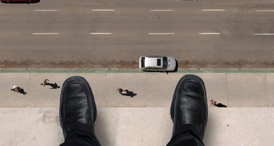 В Баку предотвращена попытка суицида