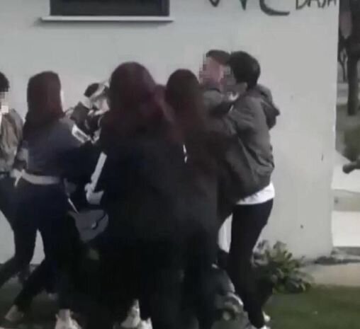 Oğlana mesaj yazmaq qıza baha başa gəldi