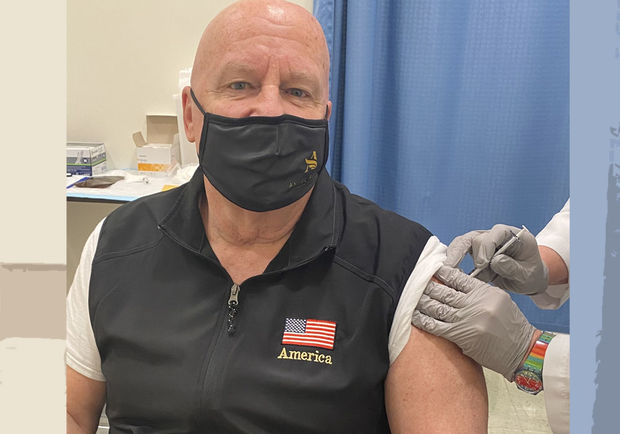 Amerikalı konqresmen “Pfizer” vaksini vurdurduqdan sonra koronavirusa yoluxub - FOTO