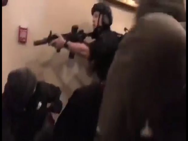 Четыре человека погибли в ходе протестов у здания Конгресса США - ОБНОВЛЕНО + ВИДЕО