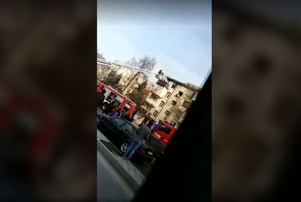 Bakıda beşmərtəbəli yaşayış binasında yanğın - YENİLƏNİB + VİDEO