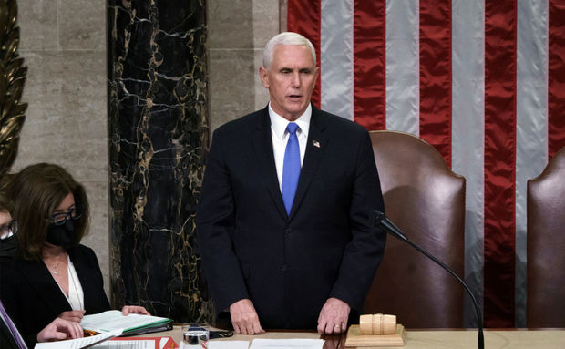 СМИ: Пенс против досрочного отстранения Трампа